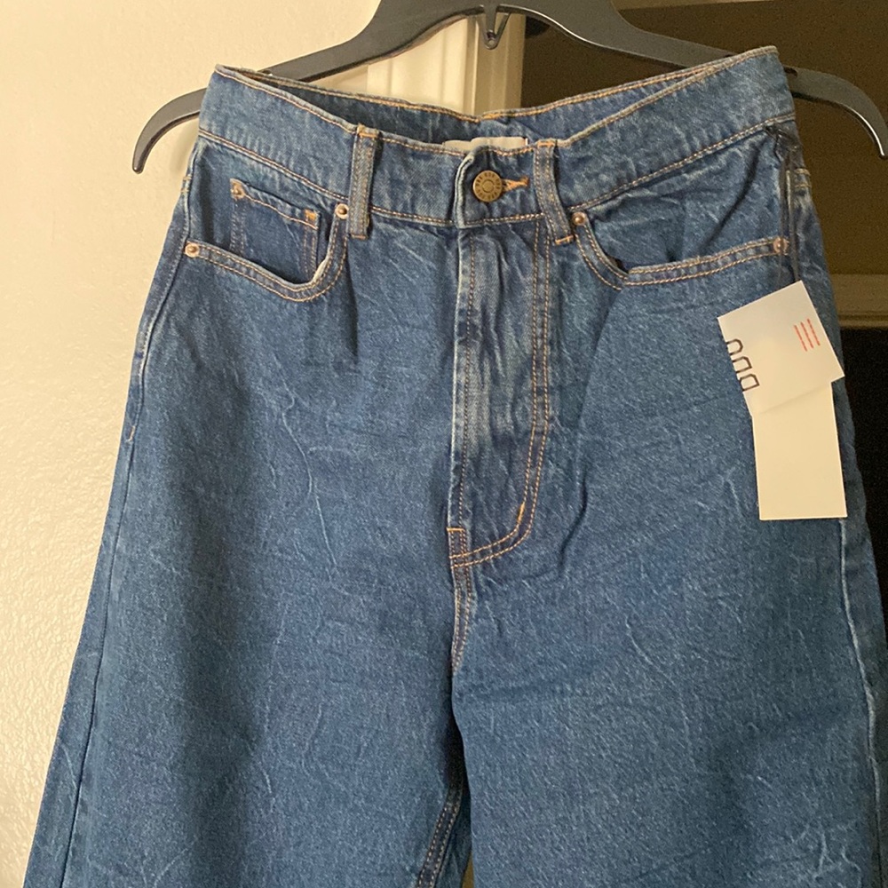BDG Dark Wash Urban Outfitters Mom Fit Jeans. Never worn new with tags size 24